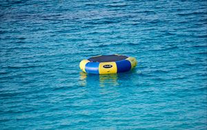 Превью обои море, побережье, пляж, спасательный круг