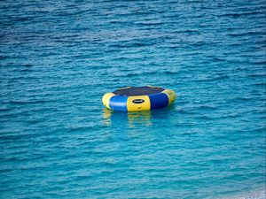 Превью обои море, побережье, пляж, спасательный круг