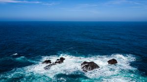 Превью обои море, прибой, камни, горизонт