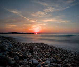 Превью обои море, рассвет, галька, берег, горизонт