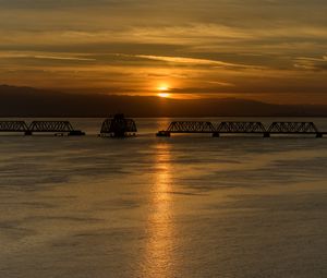 Превью обои море, рябь, мост, рассвет, облака, природа