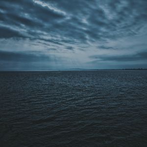 Превью обои море, рябь, сумерки, горизонт, облака