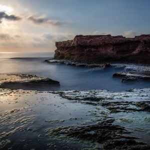 Превью обои море, скала, берег, рельеф, долгая выдержка, пейзаж