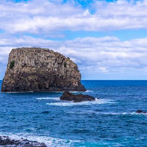 Превью обои море, скала, камни, пейзаж