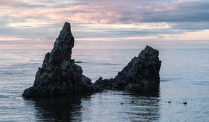 Превью обои море, скала, вода, сумерки, пейзаж