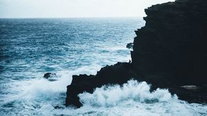 Превью обои море, скала, волны, брызги, вода