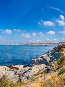 Превью обои море, скалы, берег, пейзаж, вода, горизонт, облака, природа