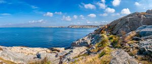 Превью обои море, скалы, берег, пейзаж, вода, горизонт, облака, природа