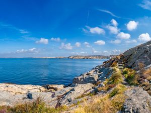 Превью обои море, скалы, берег, пейзаж, вода, горизонт, облака, природа