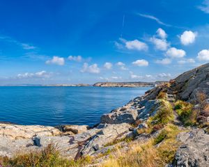 Превью обои море, скалы, берег, пейзаж, вода, горизонт, облака, природа