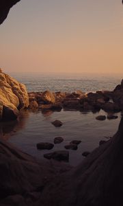 Превью обои море, скалы, камни, залив, горизонт