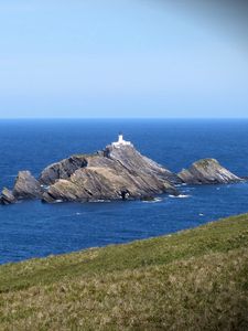 Превью обои море, скалы, маяк, небо, берег, пейзаж