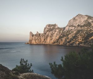 Превью обои море, скалы, побережье, лестница, каменный