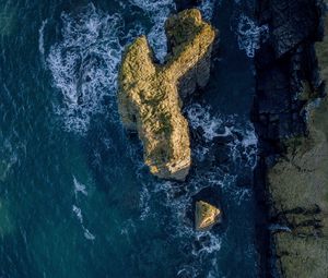 Превью обои море, скалы, вид сверху, вода, волны