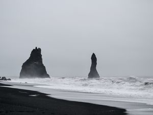 Превью обои море, скалы, волны, чб