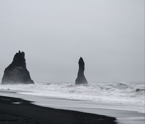 Превью обои море, скалы, волны, чб