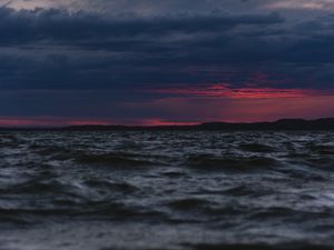 Превью обои море, сумерки, горизонт, волны, облака, вечер, темный