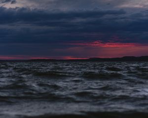 Превью обои море, сумерки, горизонт, волны, облака, вечер, темный