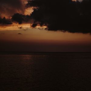 Превью обои море, сумерки, темный, горизонт, облака