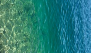 Превью обои море, вода, дно, камни, блики, природа