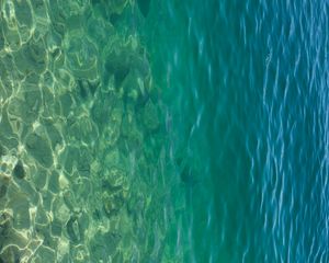 Превью обои море, вода, дно, камни, блики, природа