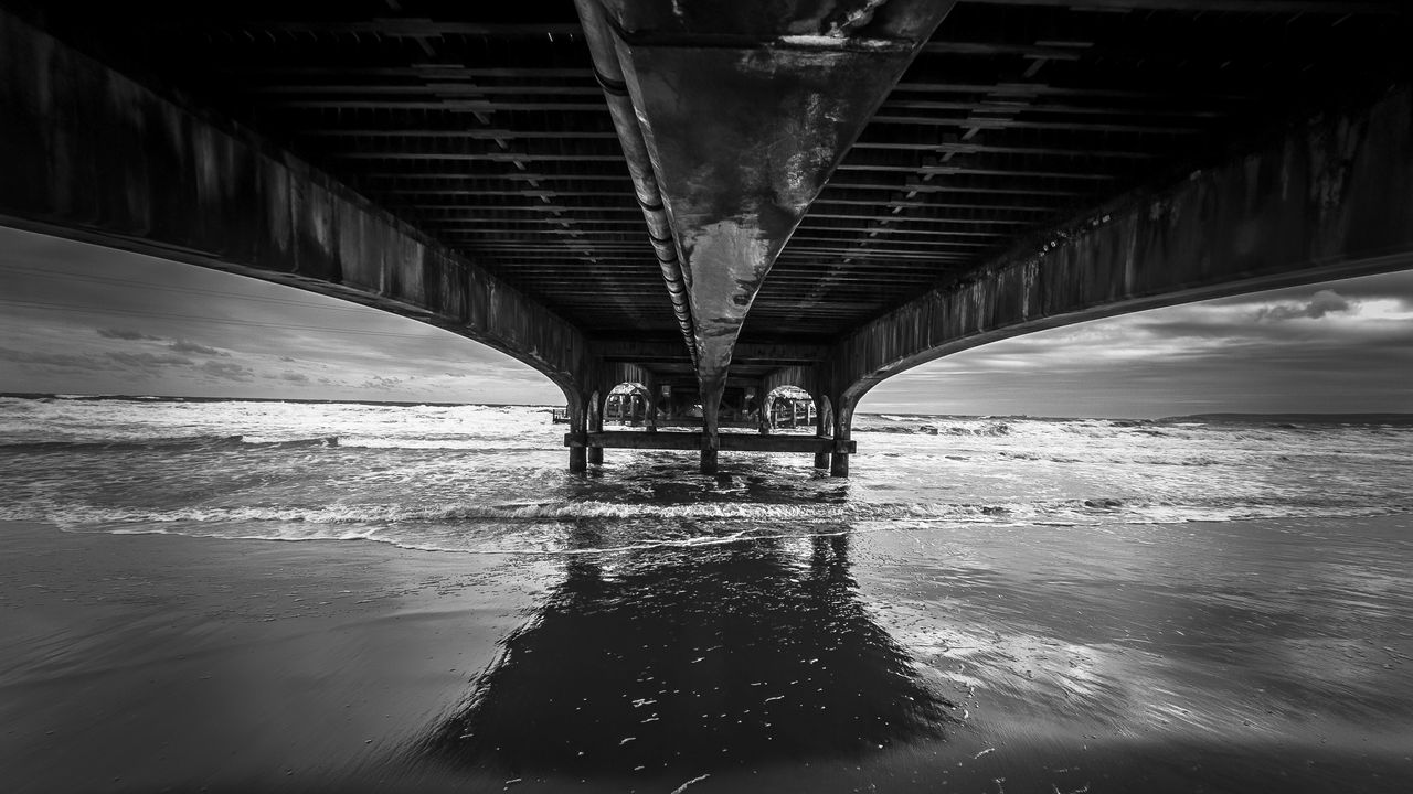 Обои море, вода, мост, чб