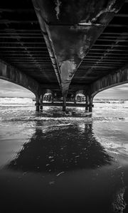 Превью обои море, вода, мост, чб