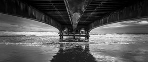Превью обои море, вода, мост, чб