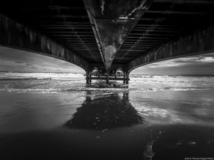 Превью обои море, вода, мост, чб