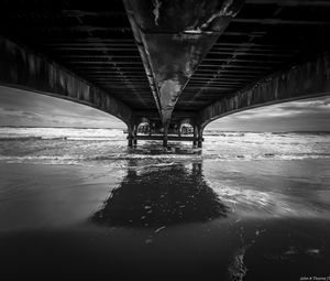 Превью обои море, вода, мост, чб