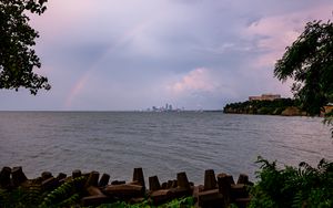 Превью обои море, вода, радуга, горизонт, сумерки