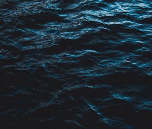 Превью обои море, вода, рябь, волны, темный, поверхность
