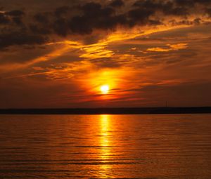 Превью обои море, вода, солнце, свет, закат, темный