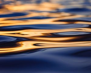 Превью обои море, вода, волны, блики, текстура