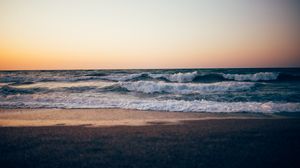Превью обои море, вода, волны, пляж, сумерки