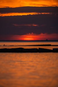 Превью обои море, вода, закат, темный