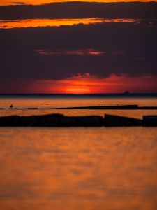Превью обои море, вода, закат, темный