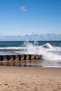 Превью обои море, волны, брызги, пирс, берег