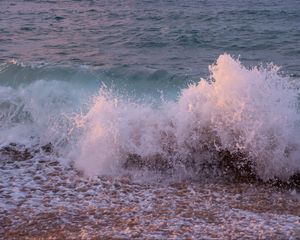 Превью обои море, волны, брызги, вода, всплеск, берег