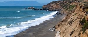 Превью обои море, волны, гора, пляж, пейзаж