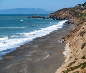 Превью обои море, волны, гора, пляж, пейзаж