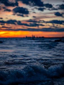 Превью обои море, волны, горизонт, закат, брызги