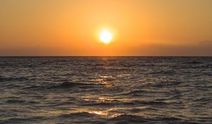 Превью обои море, волны, горизонт, закат, темный