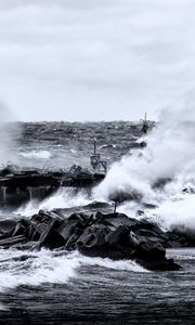 Превью обои море, волны, камни, пейзаж, черно-белый