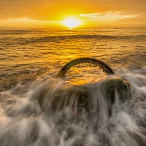 Превью обои море, волны, колесо, закат