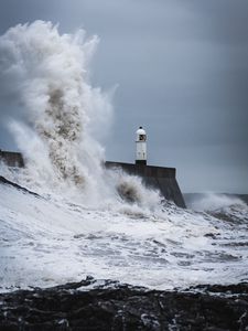 Превью обои море, волны, маяк, шторм, вода, брызги