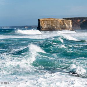 Превью обои море, волны, пена, пейзаж, скала