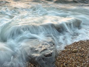 Превью обои море, волны, пляж, камни, природа