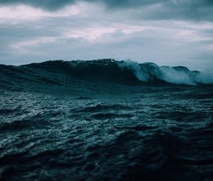 Превью обои море, волны, прибой, пасмурно