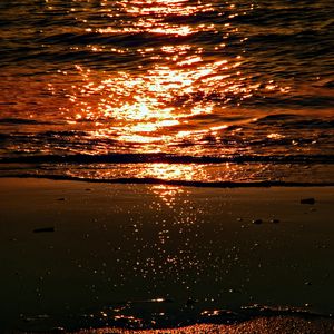Превью обои море, волны, рябь, песок, блики